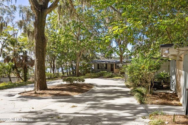 6750 OAKWOOD Drive, Jacksonville, FL 32211