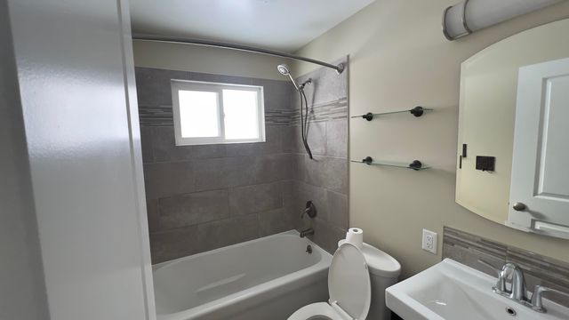 1089 Penarth Street, Commerce Twp, MI 48382