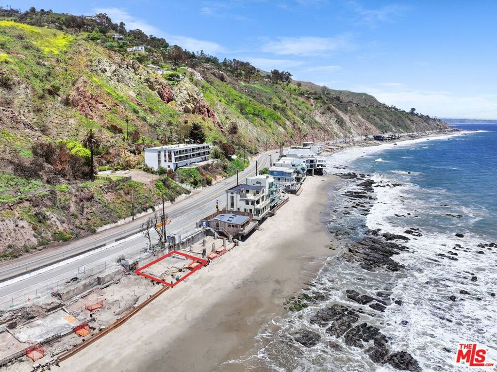 Image 12 of property listing at 20802 Pacific Coast Highway, Malibu, CA 90265