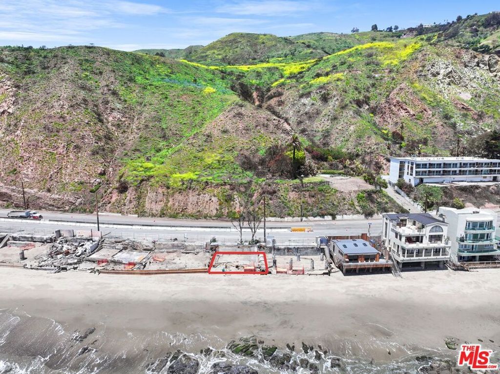 Image 14 of property listing at 20802 Pacific Coast Highway, Malibu, CA 90265