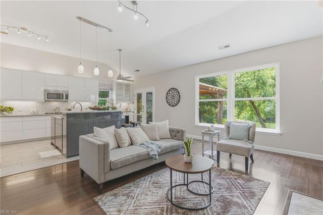 2829 Livingston LOOP, Virginia Beach, VA 23456