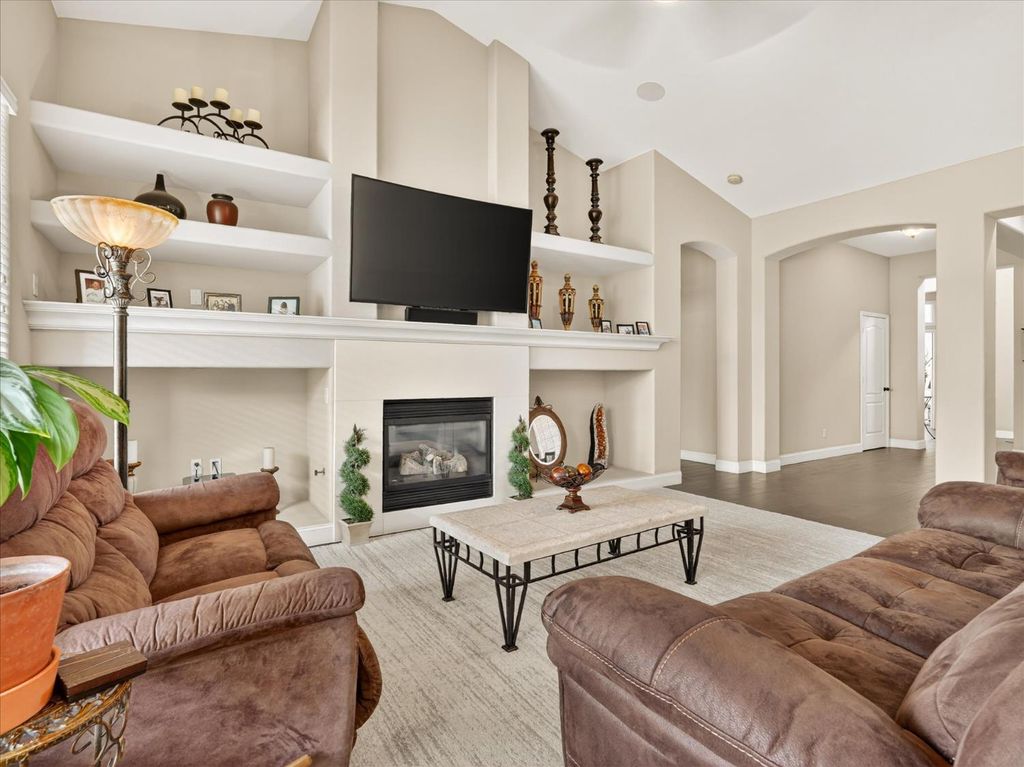 Image 10 of property listing at 2927 Browning Avenue, Clovis, CA 93611