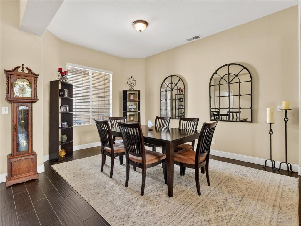 Image 12 of property listing at 2927 Browning Avenue, Clovis, CA 93611