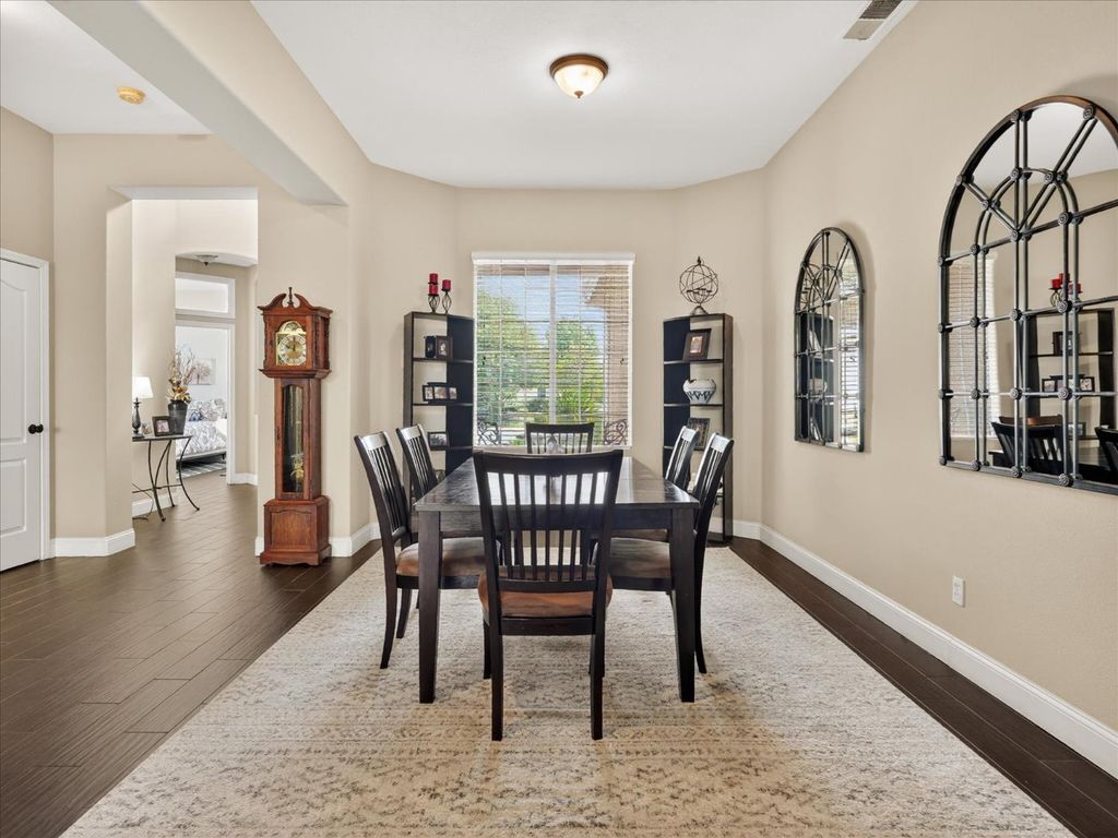 Image 13 of property listing at 2927 Browning Avenue, Clovis, CA 93611