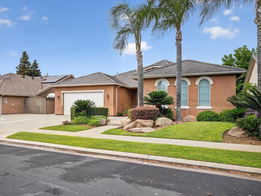 Image 2 of property listing at 2927 Browning Avenue, Clovis, CA 93611