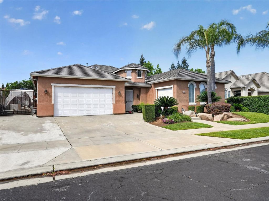 Image 3 of property listing at 2927 Browning Avenue, Clovis, CA 93611