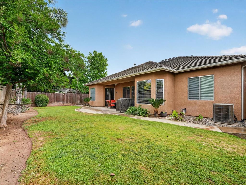 Image 39 of property listing at 2927 Browning Avenue, Clovis, CA 93611