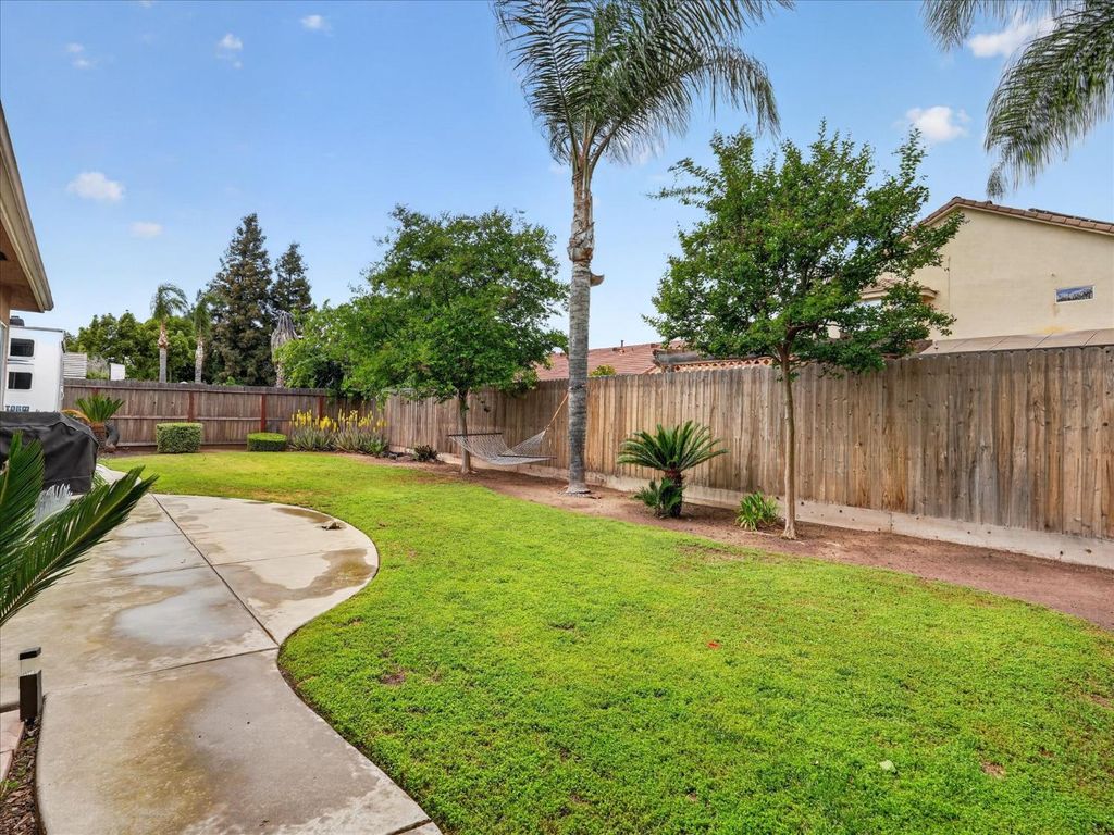 Image 42 of property listing at 2927 Browning Avenue, Clovis, CA 93611