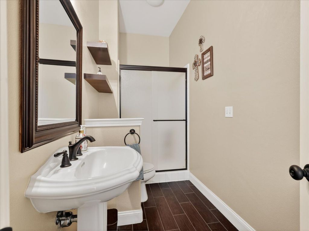 Image 7 of property listing at 2927 Browning Avenue, Clovis, CA 93611