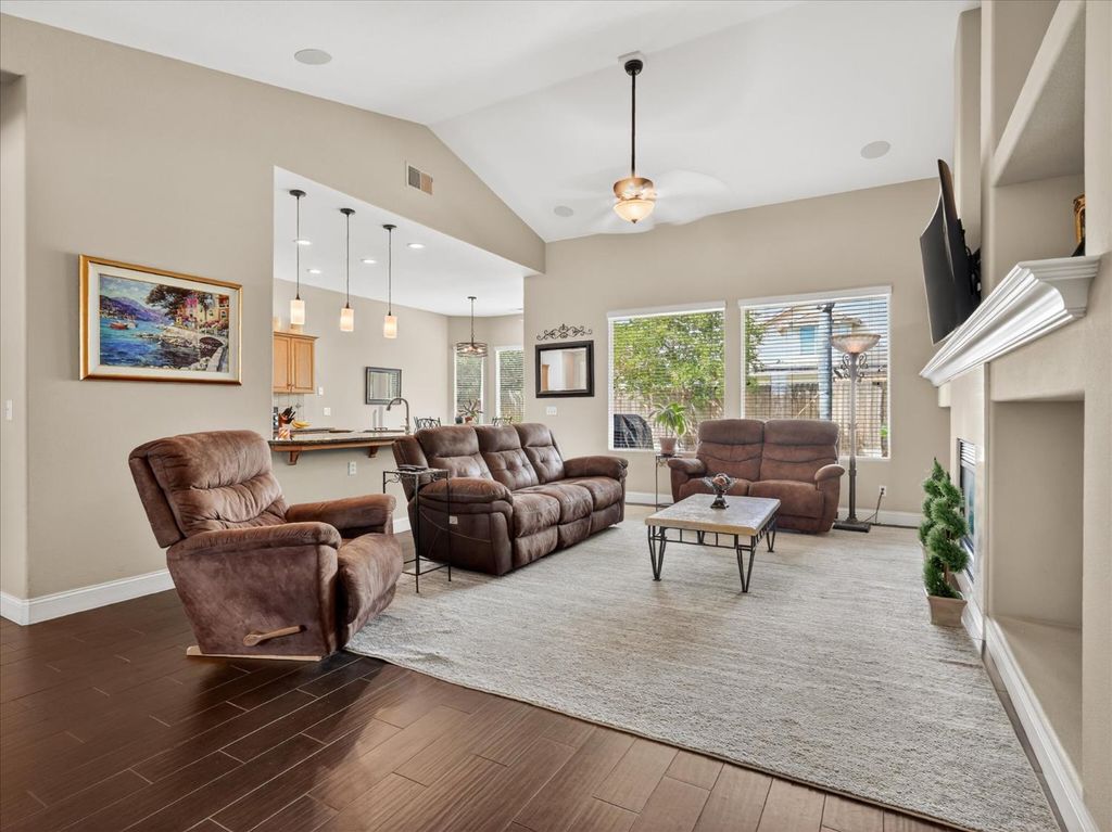 Image 9 of property listing at 2927 Browning Avenue, Clovis, CA 93611