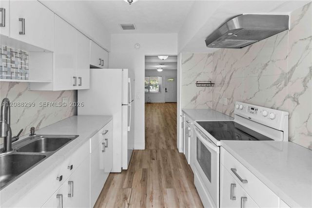 2530 SW 27th St 2530, Miami, FL 33133