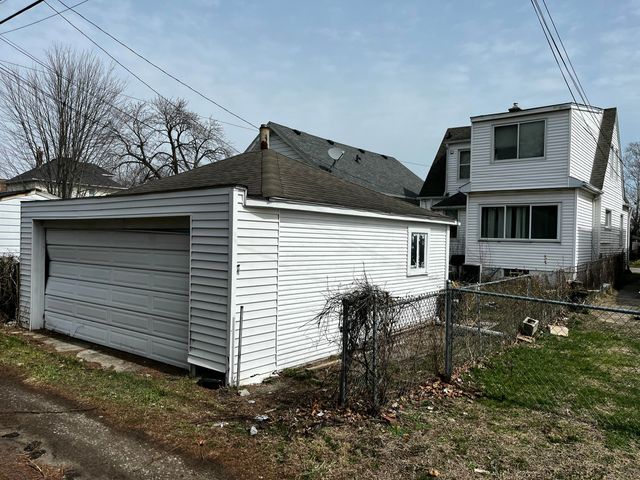 1810 Lindbergh Street, Wyandotte City, MI 48192