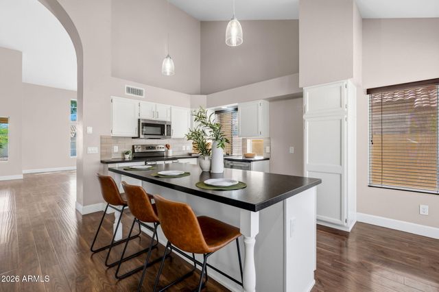 1210 E AMBERWOOD Drive, Phoenix, AZ 85048