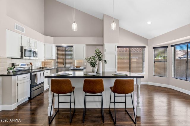 1210 E AMBERWOOD Drive, Phoenix, AZ 85048