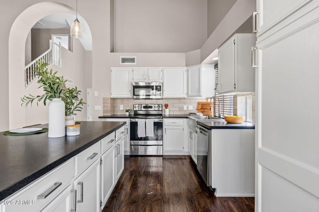 1210 E AMBERWOOD Drive, Phoenix, AZ 85048