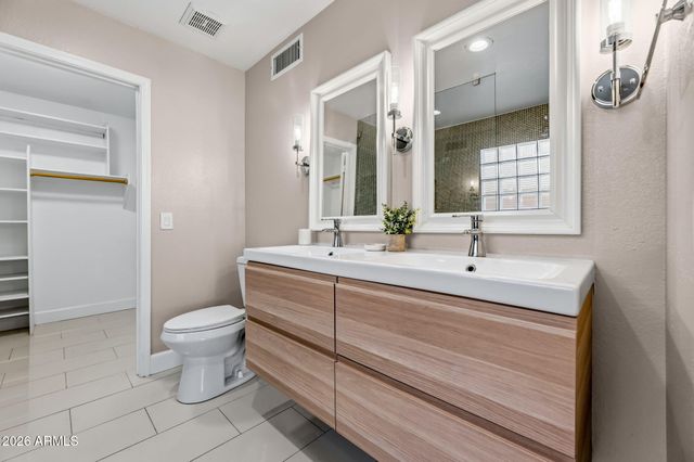 1210 E AMBERWOOD Drive, Phoenix, AZ 85048
