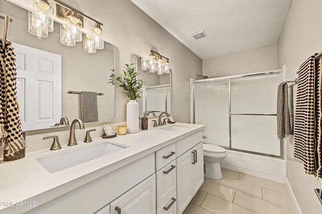 1210 E AMBERWOOD Drive, Phoenix, AZ 85048