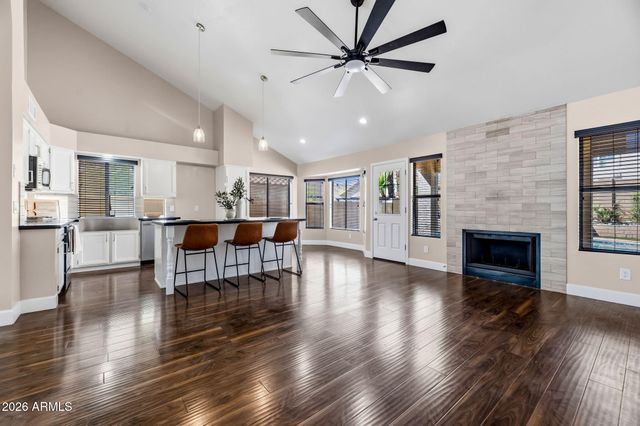 1210 E AMBERWOOD Drive, Phoenix, AZ 85048