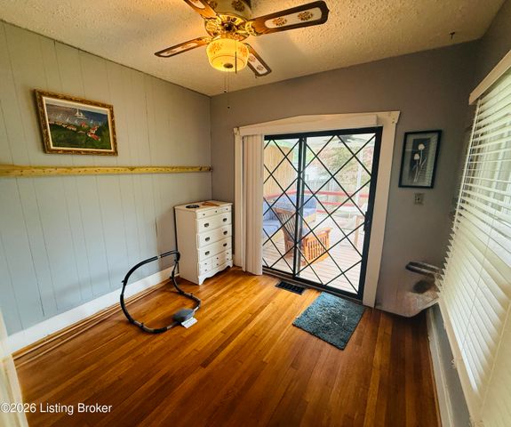 115 Cannons Ln, Louisville, KY 40206