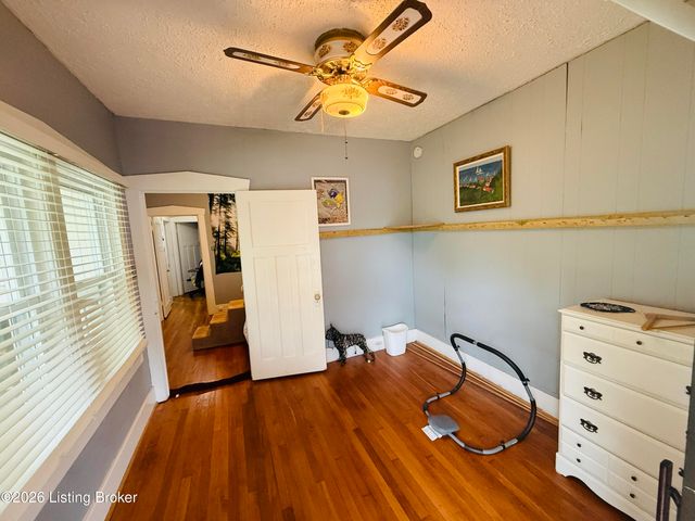 115 Cannons Ln, Louisville, KY 40206