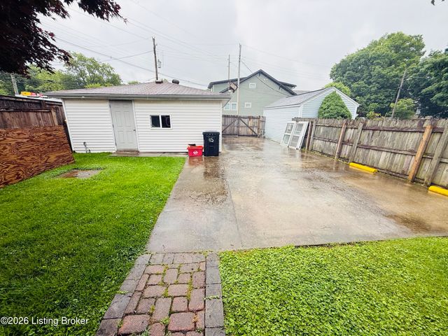 115 Cannons Ln, Louisville, KY 40206