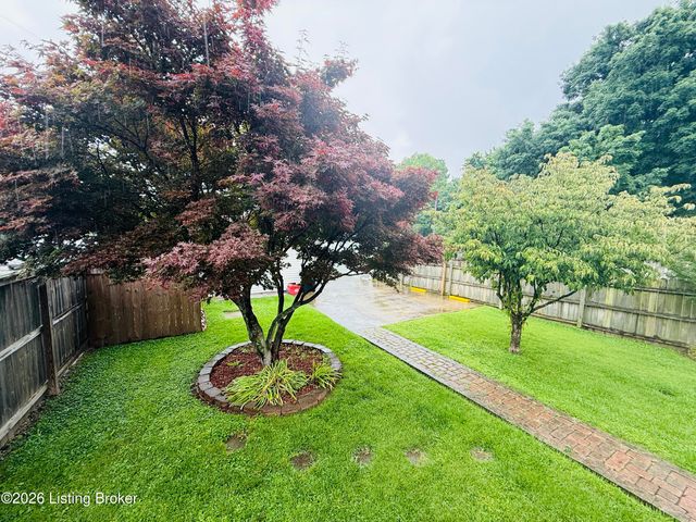 115 Cannons Ln, Louisville, KY 40206