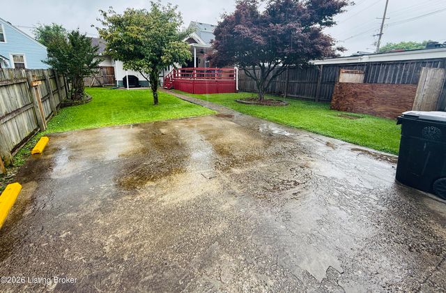 115 Cannons Ln, Louisville, KY 40206