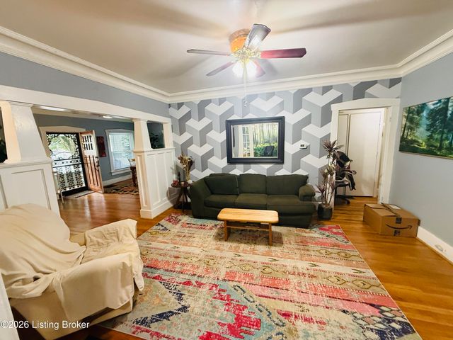 115 Cannons Ln, Louisville, KY 40206