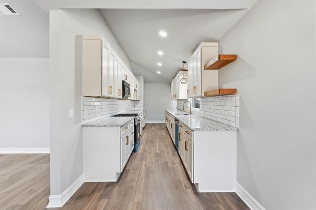 1700 Lilac Circle, Little Rock, AR 72202