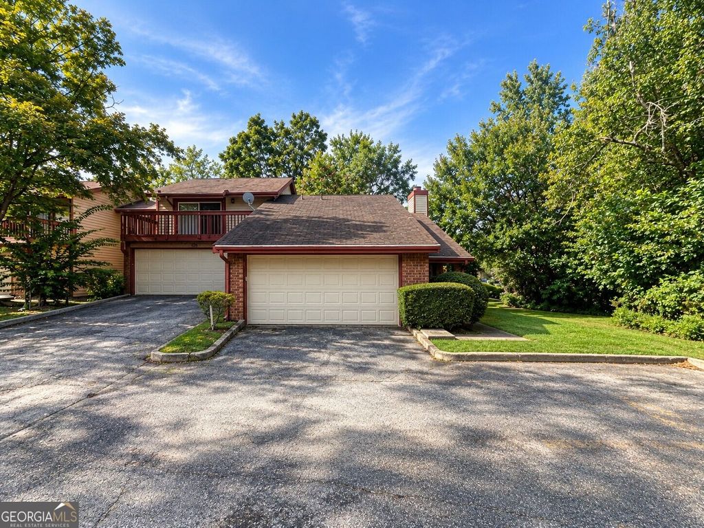 1086 Village Road, Stone Mountain, GA 30088 — exterior