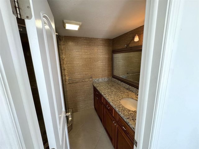 4800 Bayview Drive 406, Fort Lauderdale, FL 33308