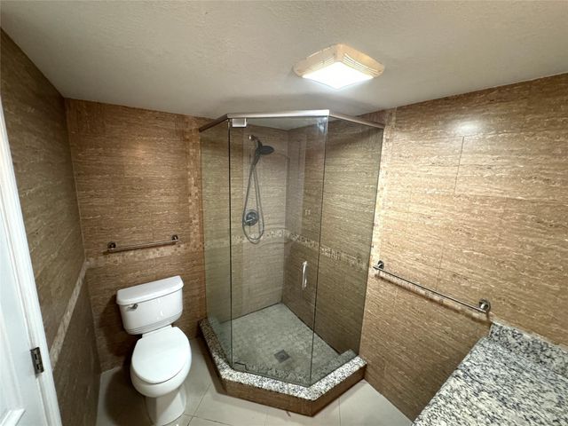 4800 Bayview Drive 406, Fort Lauderdale, FL 33308