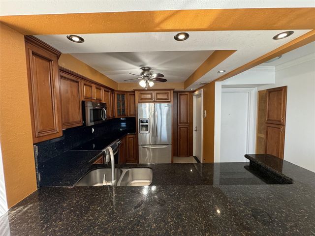 4800 Bayview Drive 406, Fort Lauderdale, FL 33308