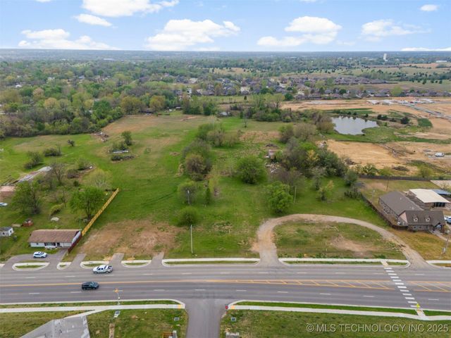 Broadway Street, Collinsville, OK 74021