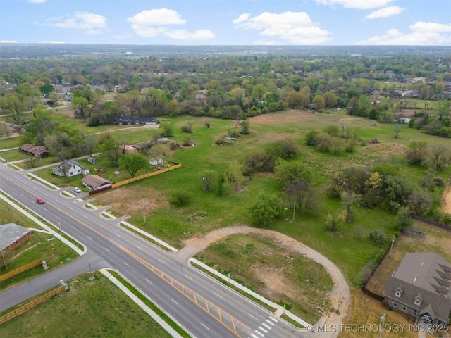 Broadway Street, Collinsville, OK 74021