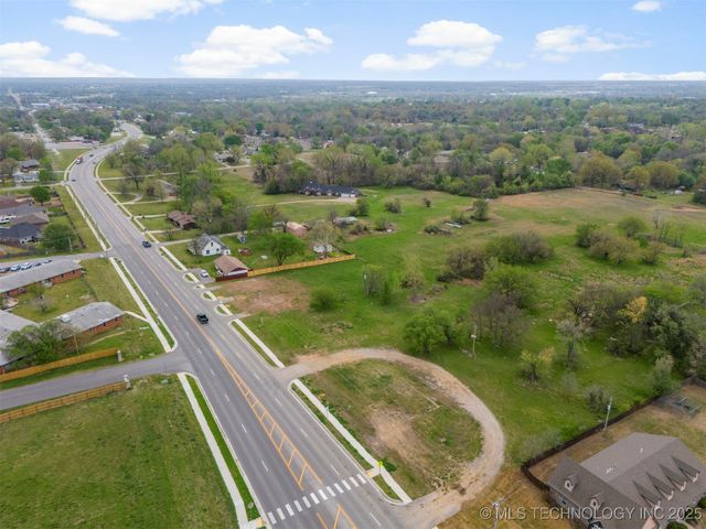 Broadway Street, Collinsville, OK 74021