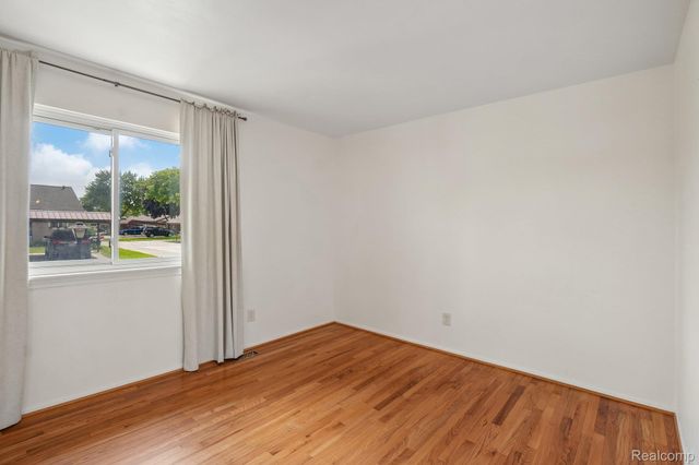 8401 18 Mile Road 112, Sterling Heights, MI 48313