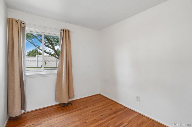8401 18 Mile Road 112, Sterling Heights, MI 48313