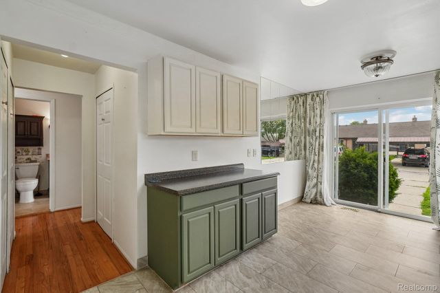 8401 18 Mile Road 112, Sterling Heights, MI 48313