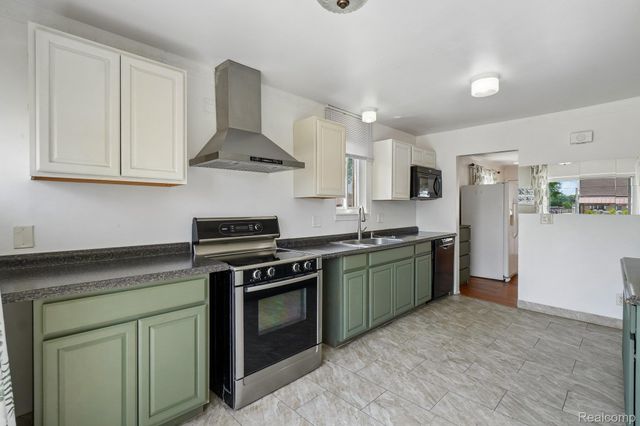 8401 18 Mile Road 112, Sterling Heights, MI 48313