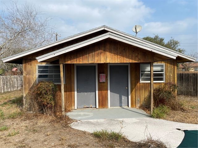 1501 Annette St, Kingsville, TX 78363
