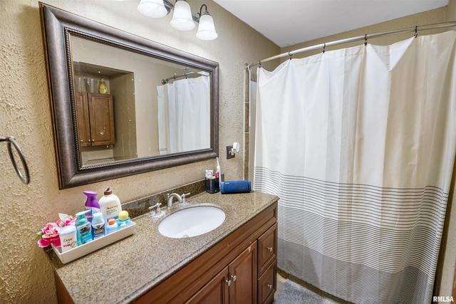 15231 N VON ACHEN Drive, Chillicothe, IL 61523