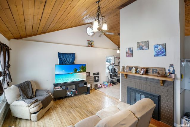 15231 N VON ACHEN Drive, Chillicothe, IL 61523