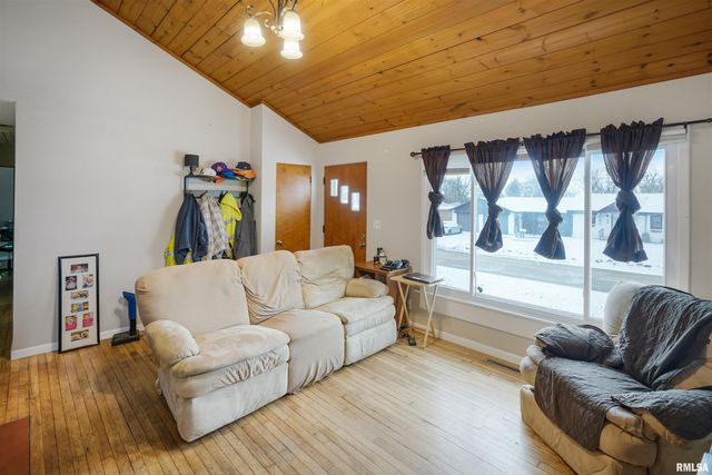 15231 N VON ACHEN Drive, Chillicothe, IL 61523