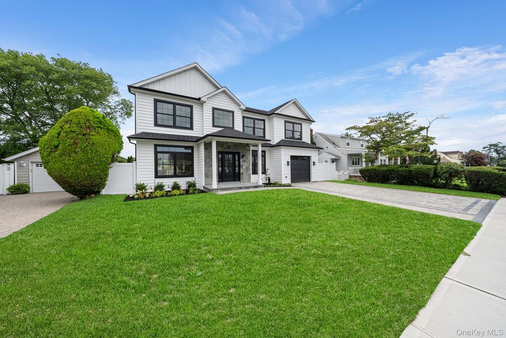 1301 Lakeside Drive, Wantagh, NY 11793 — photo 2