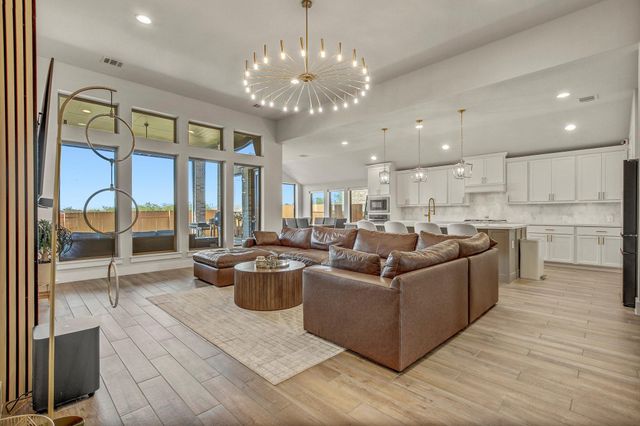 518 Bay Breeze DR, Kyle, TX 78640