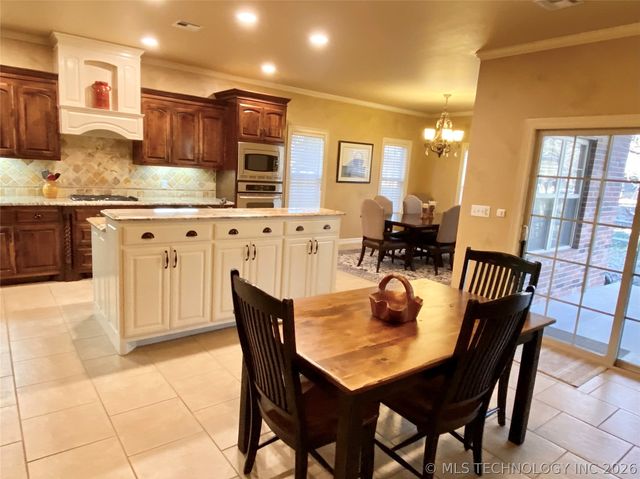 13822 S 18th Place, Bixby, OK 74008