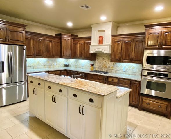 13822 S 18th Place, Bixby, OK 74008