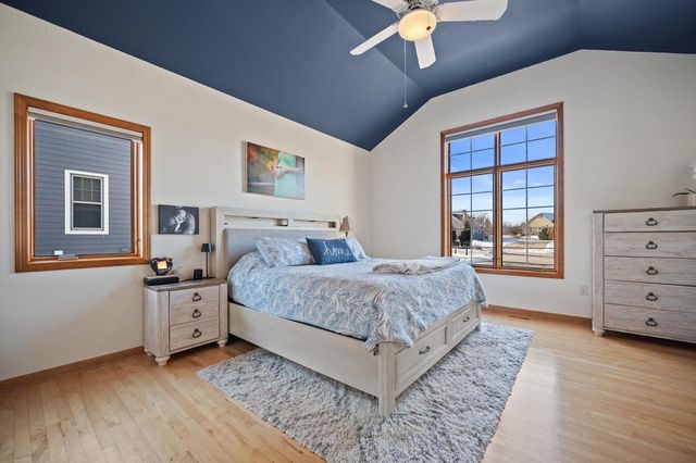 W243N2792 Creekside DRIVE, Pewaukee, WI 53072