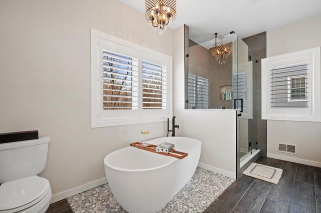 W243N2792 Creekside DRIVE, Pewaukee, WI 53072